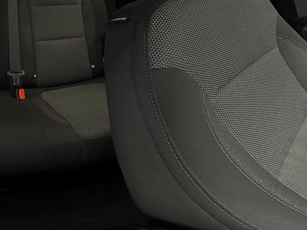 Used 2023 Chevrolet Traverse LT FWD image 14