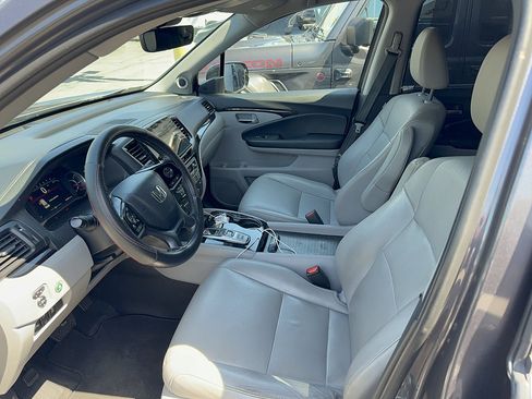 Used 2019 Honda Pilot Touring image 5