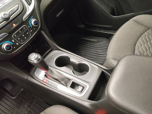 Used 2019 Chevrolet Equinox LT w/ Driver Convenience Package image 26