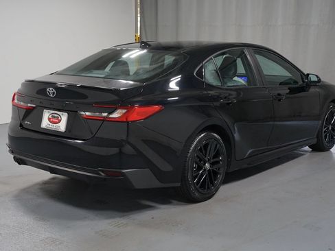 Used 2025 Toyota Camry SE FWD image 8