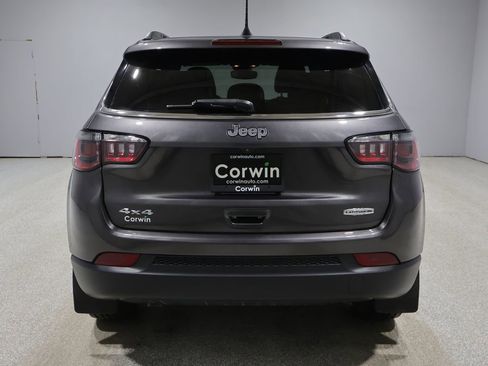 Used 2023 Jeep Compass Latitude image 3
