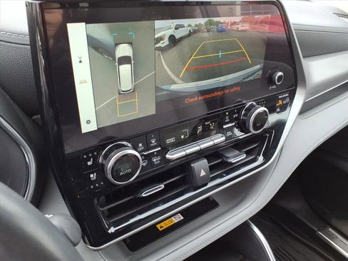 Used 2024 Toyota Highlander Platinum AWD/4WD image 38