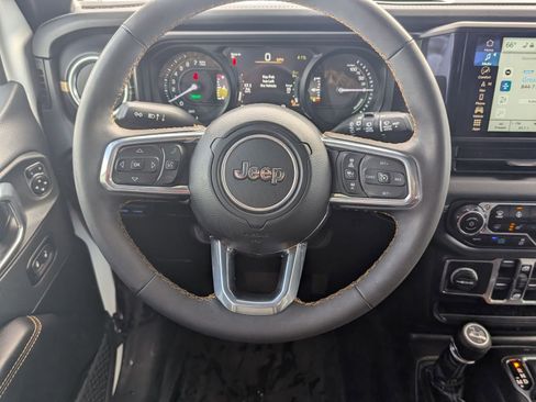 Used 2024 Jeep Wrangler Unlimited Sahara w/ Technology Group image 15