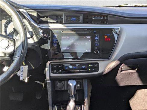 Used 2018 Toyota Corolla LE image 15