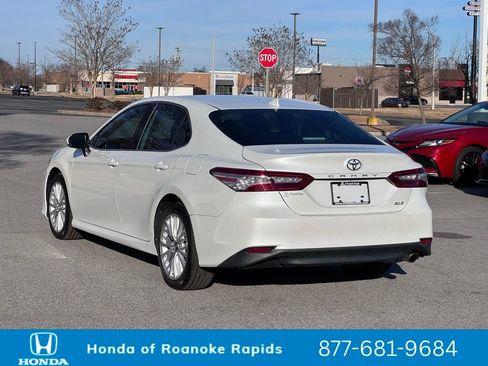 Used 2019 Toyota Camry XLE image 7