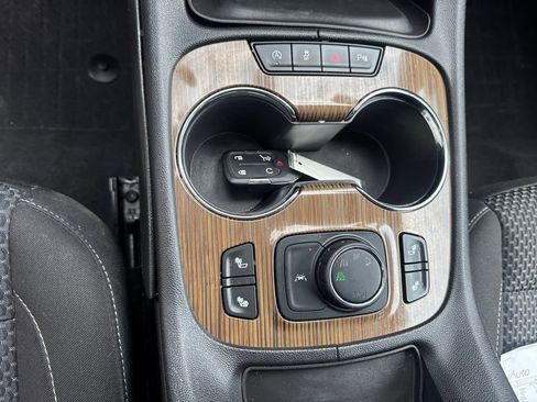 Used 2022 GMC Acadia SLE w/ Driver Convenience Package image 34