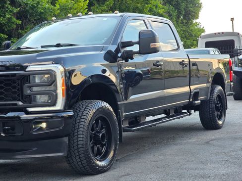 Used 2023 Ford F350 Lariat w/ Lariat Ultimate Package AWD/4WD image 3