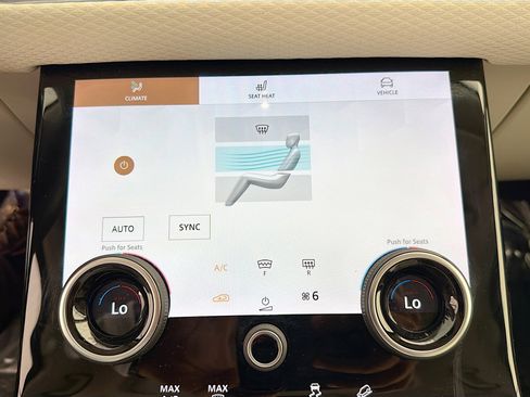 Used 2022 Land Rover Range Rover Velar R-Dynamic S image 35