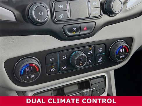 Used 2023 GMC Terrain SLT w/ Infotainment Package II image 11