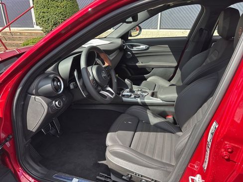 New 2025 Alfa Romeo Giulia AWD w/ Driving Assist Package image 11