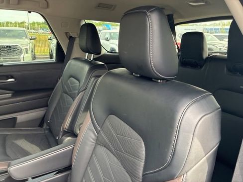 Used 2023 Nissan Pathfinder Platinum AWD/4WD image 7