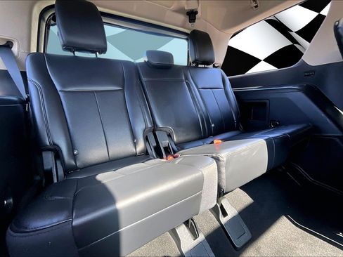 Used 2023 Ford Expedition XLT image 28