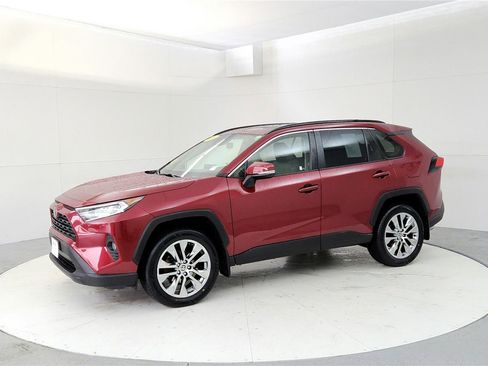 Certified 2020 Toyota RAV4 XLE Premium AWD/4WD image 3