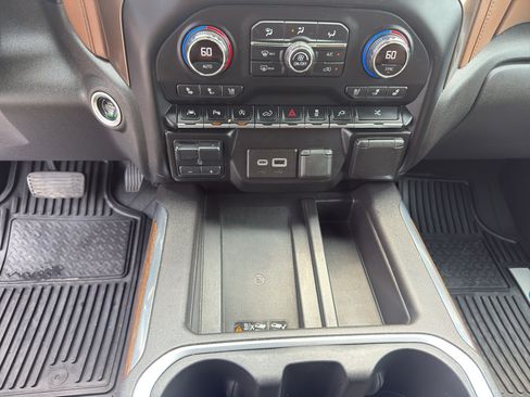 Used 2021 Chevrolet Silverado 1500 High Country w/ Technology Package AWD/4WD image 17