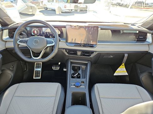 New 2026 Volkswagen Tiguan SE R-Line image 8