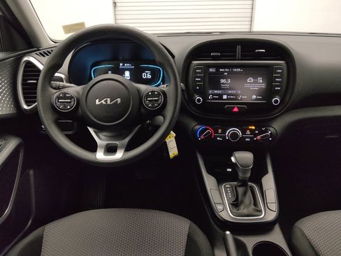 Used 2025 Kia Soul LX w/ LX Technology Package image 22