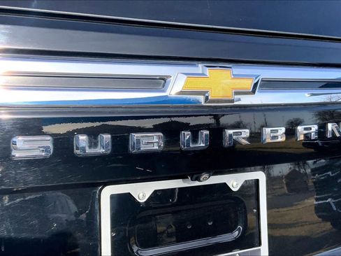 Used 2021 Chevrolet Suburban LT w/ LT Signature Package image 29