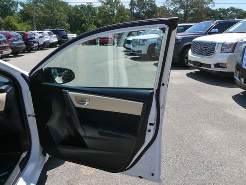 Used 2018 Toyota Corolla LE FWD image 22