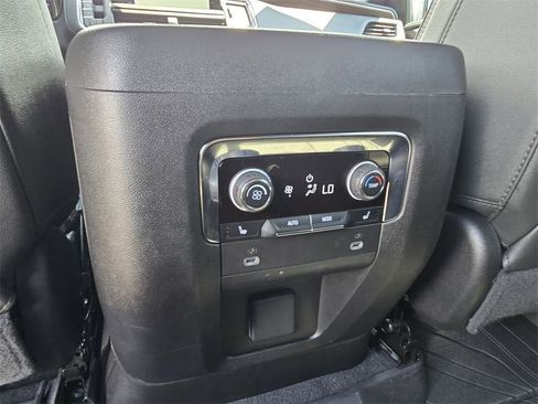 Used 2024 Chevrolet Suburban High Country image 23