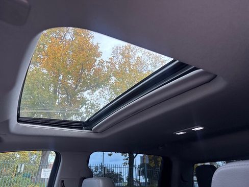 Used 2022 GMC Sierra 2500 Denali w/ Denali Ultimate Package image 25