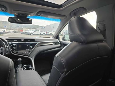 Used 2018 Toyota Camry XSE image 14