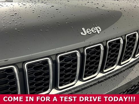 Used 2023 Jeep Grand Cherokee L Laredo AWD/4WD image 30