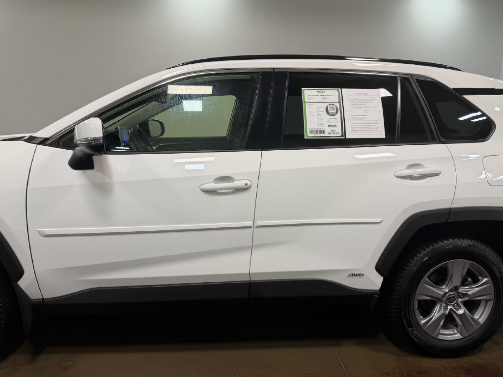 Used 2025 Toyota RAV4 XLE AWD/4WD image 37