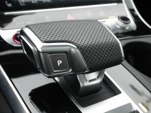 Used 2025 Audi SQ7 Premium Plus AWD/4WD image 28