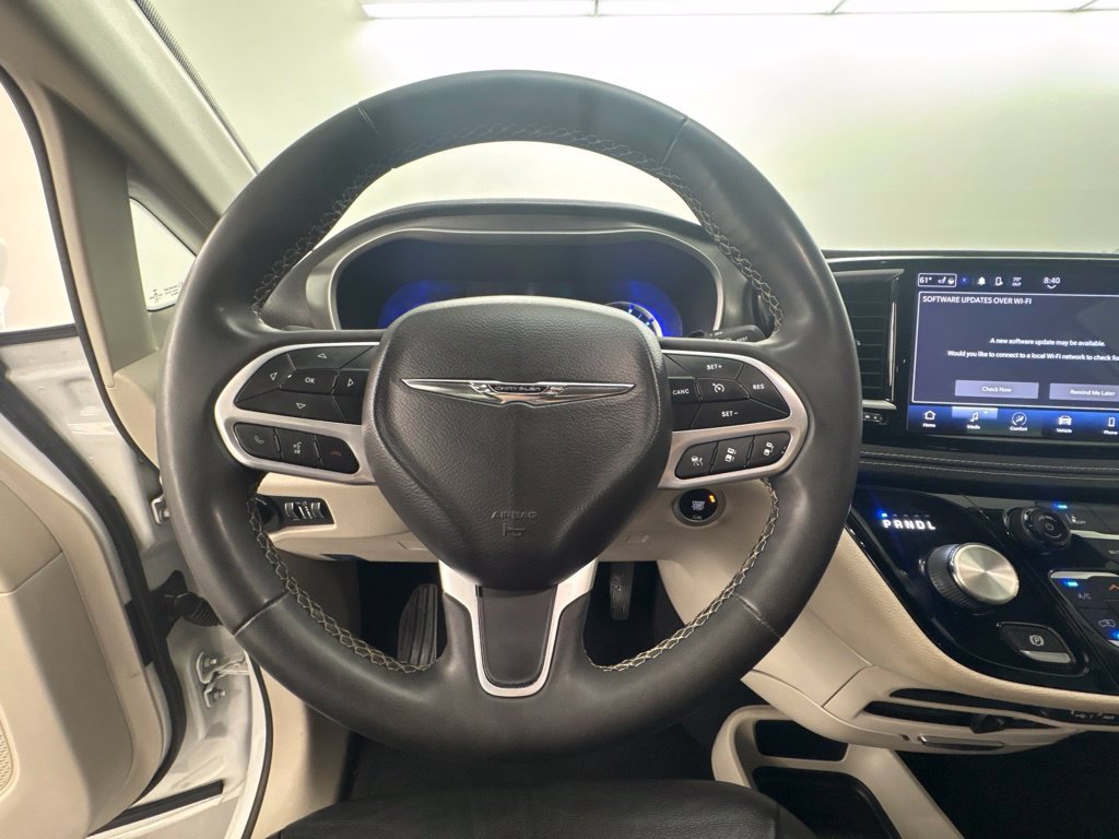 Used 2022 Chrysler Pacifica Touring-L FWD image 19