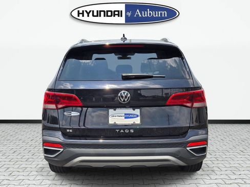 Used 2023 Volkswagen Taos SE w/ Panoramic Sunroof Package FWD image 6