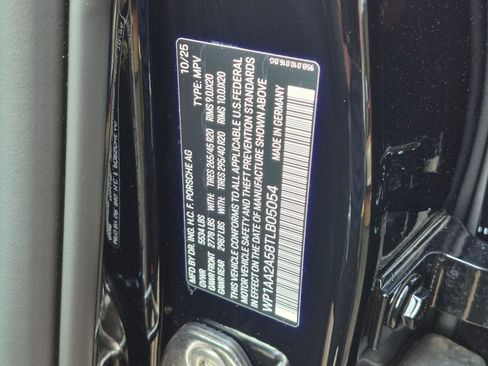 Certified 2026 Porsche Macan AWD/4WD image 36