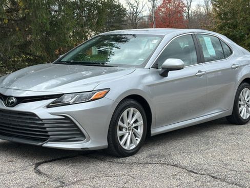 Used 2023 Toyota Camry LE image 2