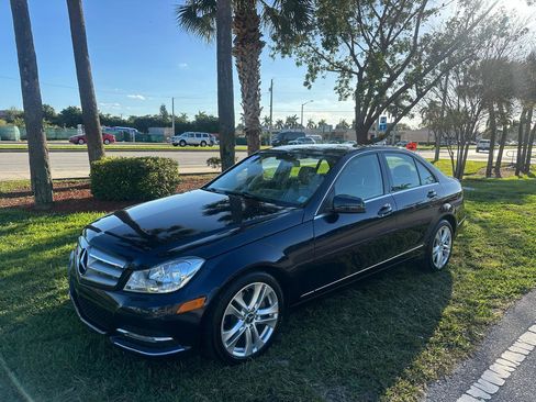 Used 2012 Mercedes-Benz C 300 Luxury image 2