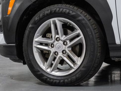 Used 2021 Hyundai Kona SE image 60