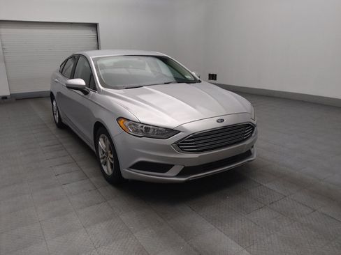 Used 2018 Ford Fusion SE w/ Fusion SE Technology Package FWD image 13