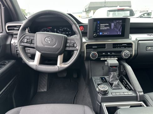 Used 2025 Toyota Tacoma TRD Off-Road image 15