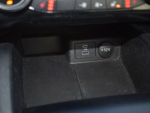 Used 2022 Ford Escape SE w/ SE Sport Appearance Package image 28