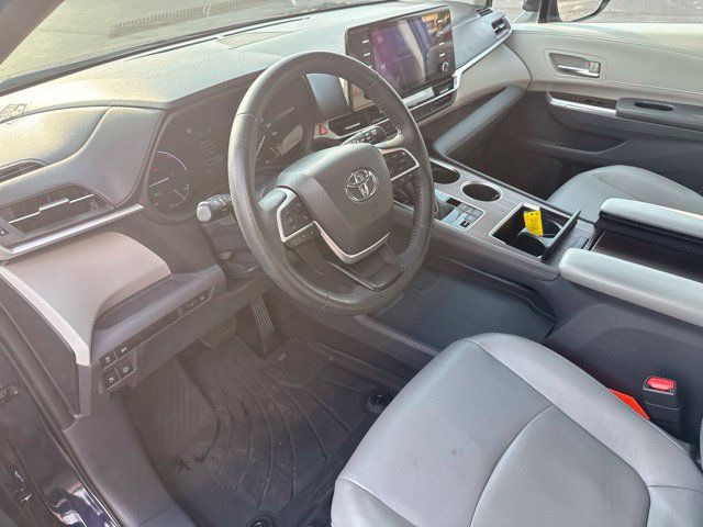 Used 2023 Toyota Sienna XLE FWD image 24