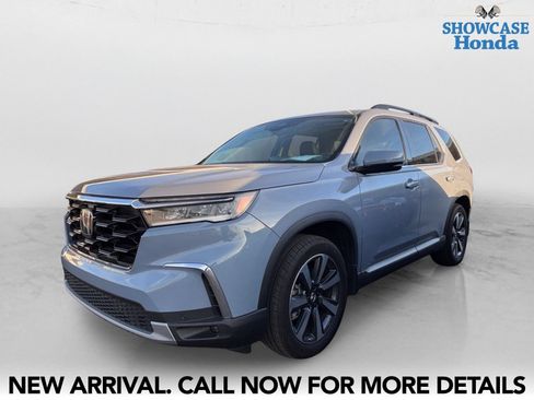 Used 2025 Honda Pilot Touring image 2