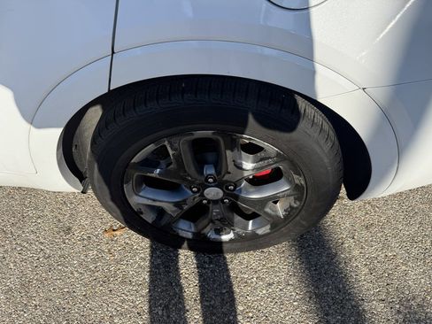 Used 2017 Kia Sorento SX FWD image 9