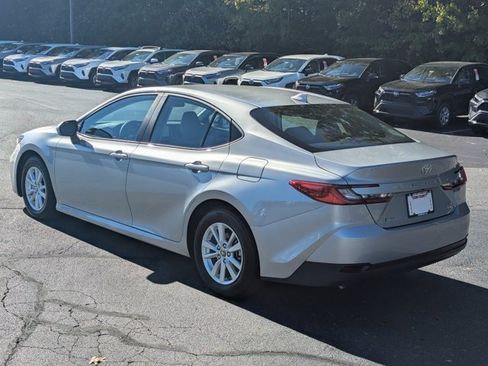 Used 2025 Toyota Camry LE image 5