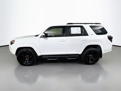 Used 2020 Toyota 4Runner SR5 Premium w/ Moonroof Package RWD image 9
