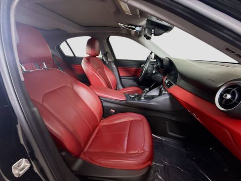 Used 2019 Alfa Romeo Giulia w/ Quick Order Package 22K Sport image 29