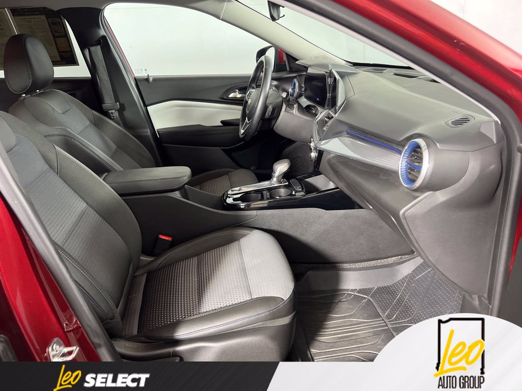 Used 2025 Chevrolet Trax LT w/ Driver Confidence Package FWD image 13