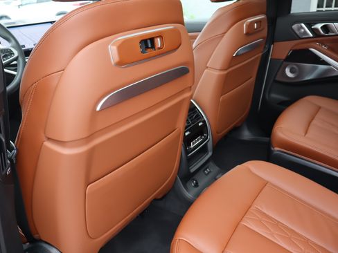Used 2025 BMW X7 M60i AWD/4WD image 31
