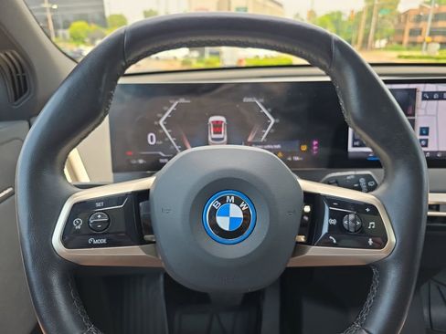 Used 2024 BMW iX xDrive50 w/ Sport Package AWD/4WD image 20