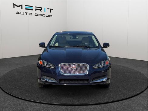 Used 2015 Jaguar XF Premium RWD image 3