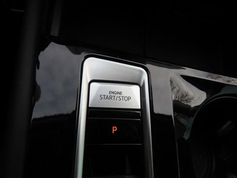 Certified 2024 Volkswagen Atlas SEL Premium R-Line image 32