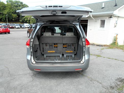 Used 2011 Toyota Sienna LE w/ Towing Pkg FWD image 19
