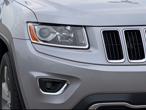 Used 2014 Jeep Grand Cherokee Limited w/ Trailer Tow Group IV AWD/4WD image 9